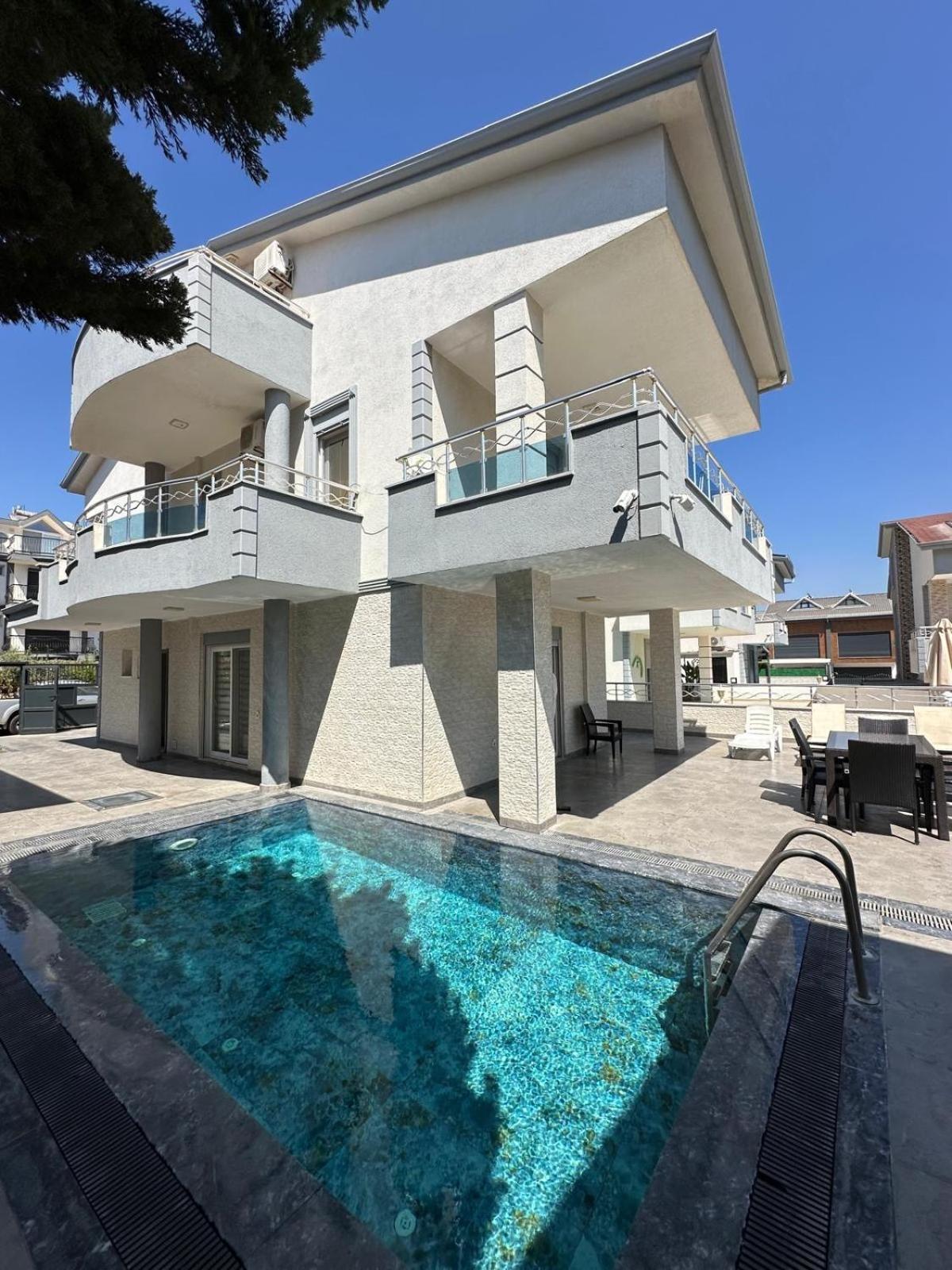 Villaasur Inst-mariyatourdidim Villa *